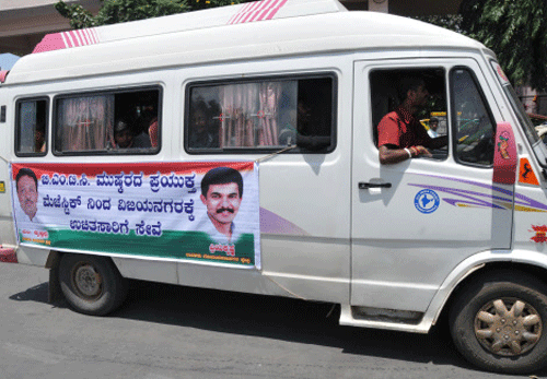 Congress MLA's arranging the free private vehicle for public following the BMTC & KSRTC employees strike, at BMTC bus stand in Bangalore. DH file photo for representation purpose.