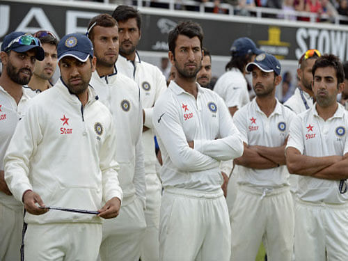 India's players look on during the presentations after losing the fifth cricket test match and the series against England at the Oval cricket ground in London August 17, 2014. Reuters photo