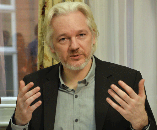 WikiLeaks founder Julian Assange gestures during a news conference at the Ecuadorian embassy in central London August 18, 2014. Assange, who has spent over two years inside Ecuador's London embassy to avoid extradition to Sweden, said on Monday he planned to leave the building 'soon', without giving further details. REUTERS