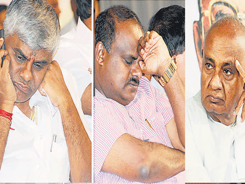 JD(S) leaders H D Revanna, H D Kumaraswamy and H D Deve Gowda at the party convention in Bangalore on Monday. DH photo