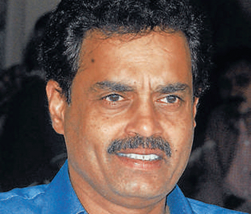 Former captain Dilip Vengsarkar called for the immediate sacking of coach Duncan Fletcher and other support staff in the wake of India's humiliating Test series loss to England and came down heavily on captain MS Dhoni for making glaring mistakes for which the team paid a heavy price. PTI file photo