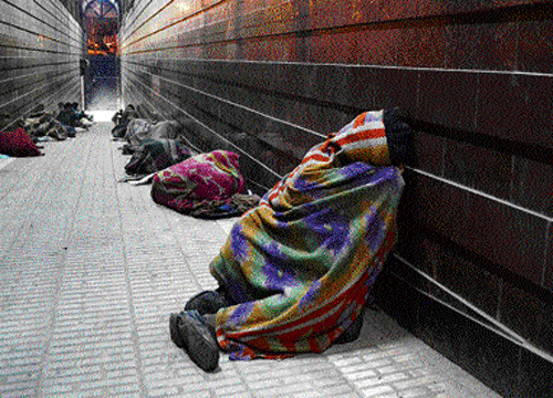 Although there are several shelter homes in the city, they are not enough to accomodate the number of homeless. It is  common to find them sleeping on pavements. DH file photo
