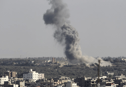 Smoke rises following what witnesses said was an Israeli air strike in Gaza August 19, 2014.  Reuters photo