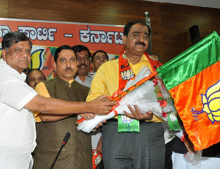 Former Director-General of Police Shankar M Bidari today joined BJP. Bidari joined the party in the presence of BJP state unit President Prahlad Joshi and former chief minister Jagadish Shettar. DH photo