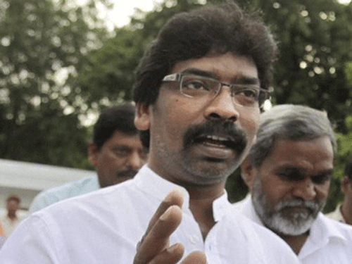 After Maharashtra and Haryana Chief Ministers, it was the turn of Jharkhand Chief Minister Hemant Soren to be hooted by crowds in the presence of Prime Minister Narendra Modi at a function here today to inaugurate a power project. PTI file photo