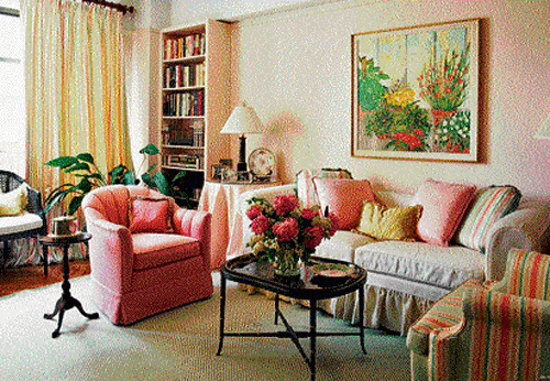 Shades: Use the colours of your furnishings and artefacts on the walls.