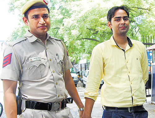 Chandan (R) sent two more pornographic clips after the vigilance branch staff requested him not to send such videos. DH photo