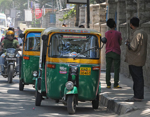 Bangalore Traffic Police have registered 5,165 cases against auto drivers for demanding excess fare and 7,593 cases for refusing to ply since July. DH photo