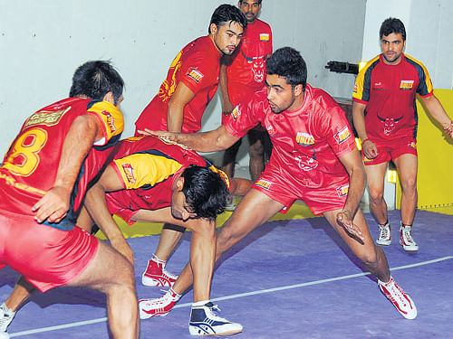 Bangalore Bulls players at a training session on the eve of their match against Bengal Warriors. DH photo