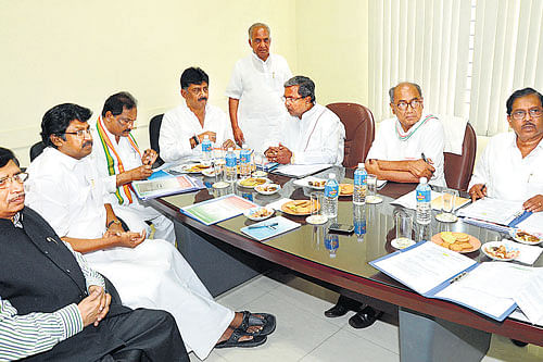 (From right) KPCC president G Parameshwara, AICC general secretary Digvijaya Singh, Chief Minister Siddaramaiah, Ministers D&#8200;K&#8200;Shivakumar, K J&#8200;George and others at a meeting of the State Congress coordination committee in Bangalore on Tuesday. DH&#8200;Photo