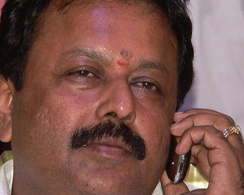 JD(S) leader N Cheluvarayaswamy clarified on Wednesday that he had no plans to quit the party and that he had no differences with the father-son duo of H D Deve Gowda and H D Kumaraswamy / DH Photo