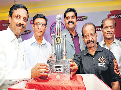G R Viswanath (right) unveils the KPL 2014 trophy at the Chinnaswamy Stadium in Bangalore on Wednesday. Also seen are (from left) KSCA spokesperson Vinay Mruthyunjaya, KSCA President P R Ashok Anand, Biju Menon (General Manager Karbonn Mobiles) and KSCA Vice-President Sudhakar Rao. DH&#8200;photo