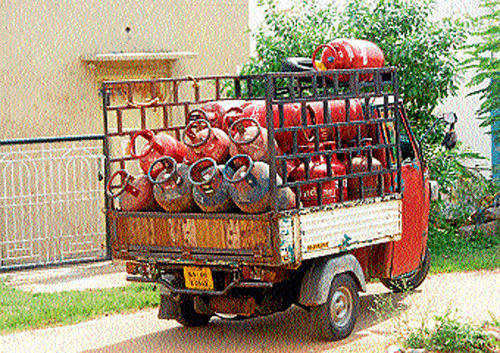 Ahead of the  Assembly elections in four crucial states, the NDA government on Wednesday lifted the restriction of one cooking gas cylinder per month to a household, allowing consumers to avail 12 cylinders in their quota at any time of the year. DH file photo