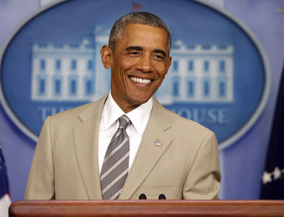 The White House has strongly defended Barack Obama's dress sense after the president faced some online disapproval for wearing a more informal tan-coloured suit at a news conference on Iran and Ukraine. AP photo
