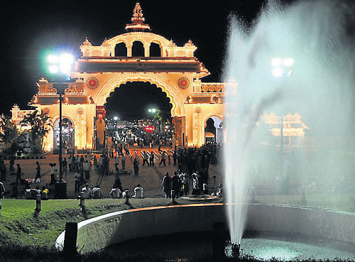 Following repeated complaints about the general public being swindled at the parking facility of Dasara Exhibition Grounds, Karnataka Exhibition Authority has taken measures to curb the same.