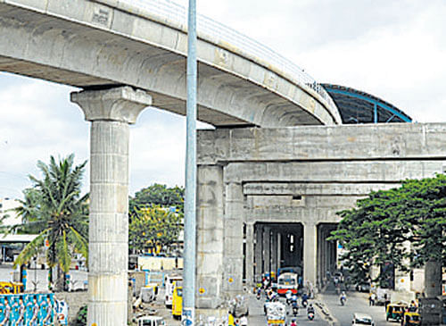 A glimpse of the DeepanjalinagarMetro station and the flyovers connectingMysore Road and Chord Road. A KSRTC bus halt here could help.