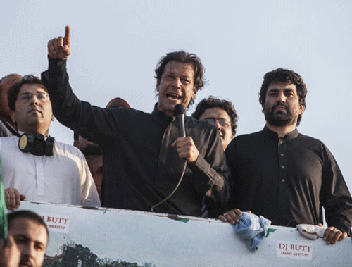 Imran Khan(C), the Chairman of the Pakistan Tehreek-e-Insaf (PTI) political party, addresses supporters during the Revolution March in Islamabad August 31, 2014. Reuters photo