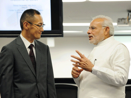 Indian Prime Minister Narendra Modi, left, and iPS cell researcher and Nobel Prize laureate, Shinya Yamanaka, chat during Modi's visit at Kyoto Universaity in Kyoto, western Japan. AP photo