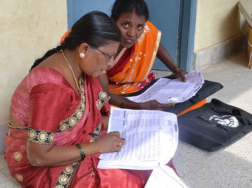 The much-delayed caste census that is dubbed to throw up the reality of the socio-economic status of communities in the State will be held from November this year. DH photo for representation only