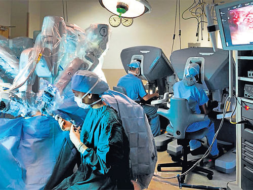 The newest da Vinci Xi, a surgery system developed by Intuitive Surgical Inc., uses high-resolution 3-D cameras to enable doctors to perform delicate operations remotely, manipulating tiny surgical instruments.