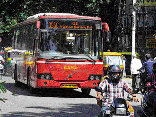 The much-touted shuttle service of Bangalore Metropolitan Transport Corporation (BMTC) service between Kempegowda Bus Station and Swastik Metro Station, introduced to enable easy and quick commute, has been discontinued owing to poor response / DH file photo only for representation