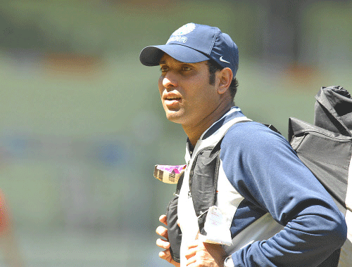 VVS Laxman believes that it is not a viable option and newly-appointed Team Director Ravi Shastri and coach Duncan Fletcher should stay till the 2015 World Cup. DH File Photo