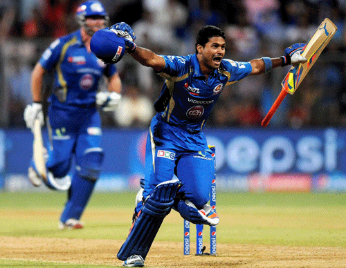 Aditya Tare top-scored with a 37 in a mediocre batting show by defending champions Mumbai Indians as they scored 135 for seven in their qualifying round match against Lahore Lions in the Champions League Twenty20 here today. PTI file photo
