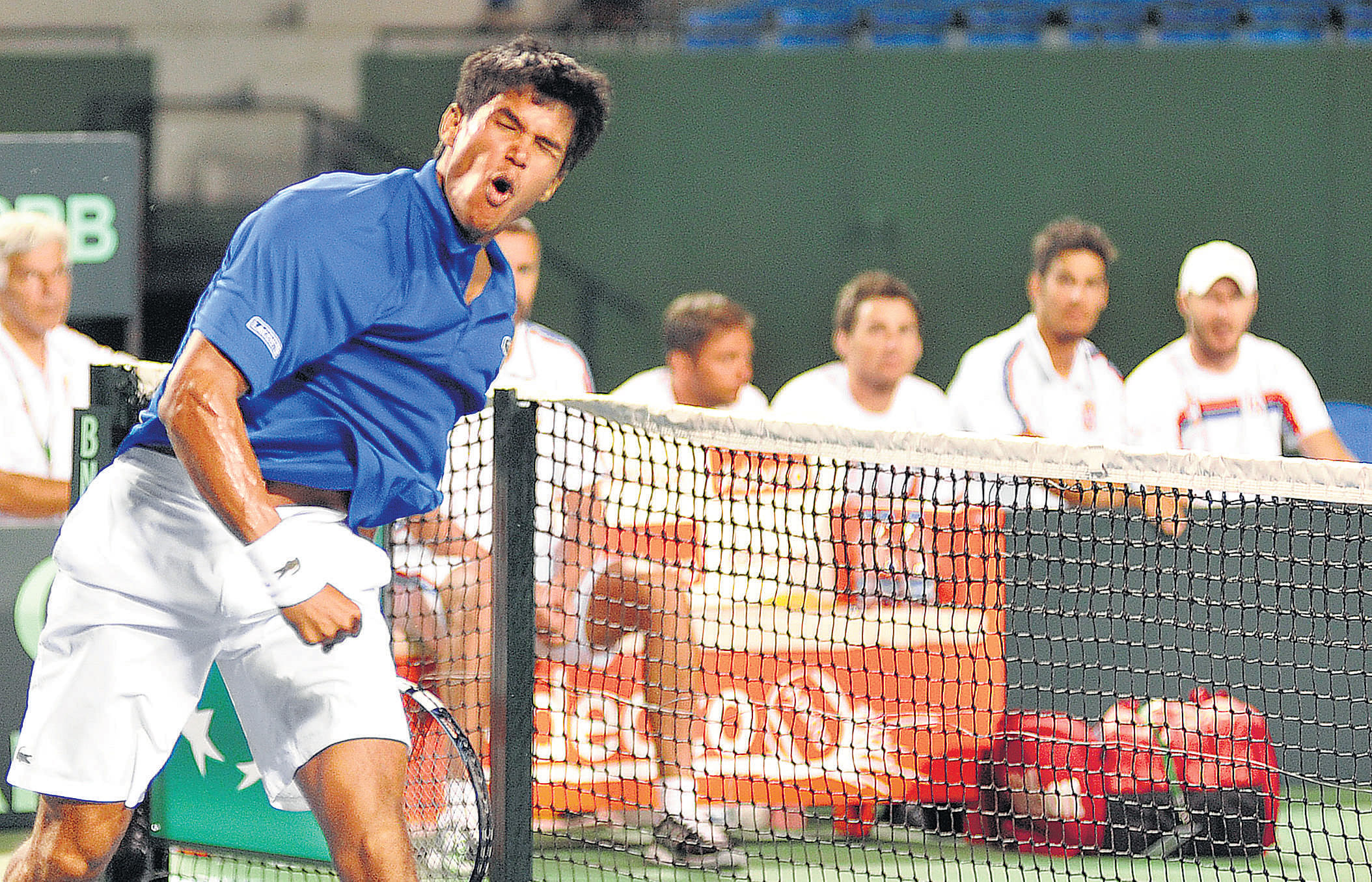 India's Somdev Devvarman's joy is unlimited after defeating Serbia's Dusan Lajovic in a five-set match on Sunday at the KSLTA&#8200;Stadium. DH photo / Srikanta Sharma r