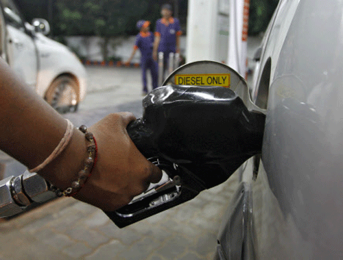 Diesel prices, for the first time in over 5 years, should have been cut by 35 paisa on falling global rates but oil companies have decided to hold on to the rates pending a government decision on deregulation. Reuters file photo