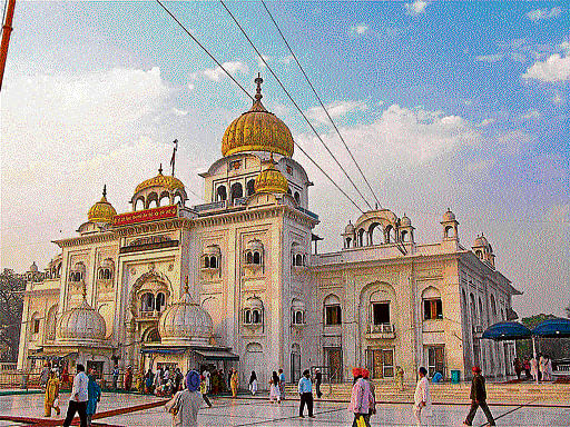 Historical Gurdwara Bangla Sahib near Connaught Place is the most prominent Sikh gurdwara in Delhi. DH Photo