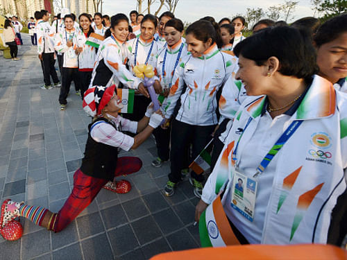 A local artist entertains Indian contingent during the flag hoisting ceremony of 17th Asian Games in Incheon, South Korea on Thursday. PTI Photo