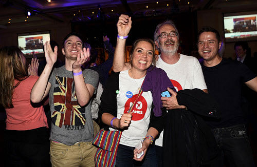 Supporters from the 'No' Campaign react to a declaration in their favour, at the Better Together Campaign headquarters in Glasgow, Scotland September 19, 2014. Scotland has voted on whether to stay within the United Kingdom or end the 307-year-old union in a finely balanced independence referendum with global consequences. REUTERS