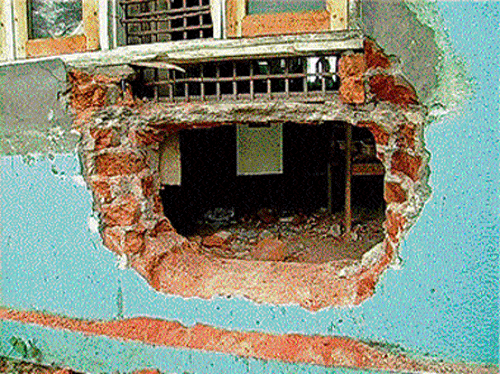 Crafty heist The hole drilled by burglars through a wall at the backside of the State Bank of Mysore's Machenahally branch near Shimoga. Dh photo