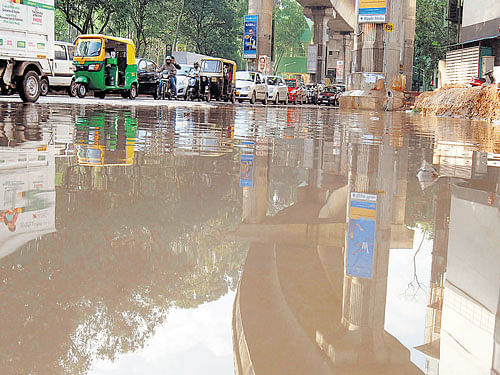 Vehicles make their way through a waterlogged road near Lalbagh West Gate on Tuesday. KPN