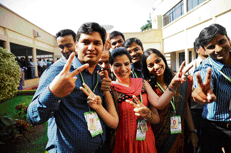 proud: ISRO staff in a jubilant mood. DH photo by Kishor Kumar Bolar