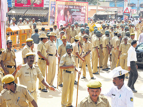 The City police had a tough job in office on Saturday as the special CBI court pronounced its verdict in Jayalalitha disproportionate assets case. DH PHOTO