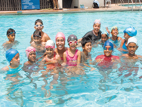 Swimming is becoming popular among youngsters.