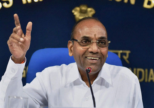 Anant Geete, Shiv Sena's lone member in the Union Cabinet, today said he will not resign as Heavy Industries Minister after his party decided to continue in NDA despite parting ways with BJP for Maharashtra polls. PTI photo