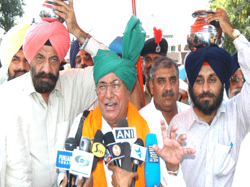 INLD chief Om Prakash Chautala attacked the ruling Congress in Haryana for taking the state backward. PTI File Photo