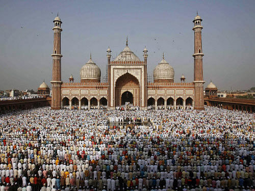 People offer prayers at Jama Masjid in New Delhi. Prime Minister Narendra Modi Monday extended his heartiest greetings to the people on the occasion of Eid-ul-Azha. Reuters file photo