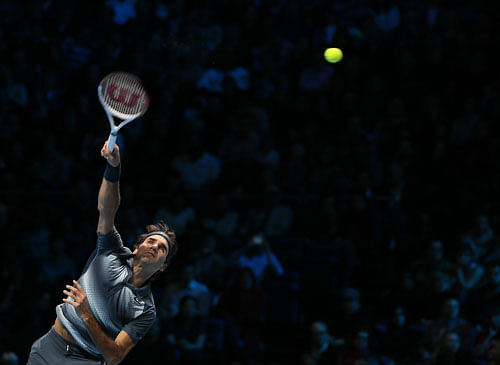 Novak Djokovic and Roger Federer notched up contrasting victories to reach the Shanghai Masters quarterfinals on Thursday while David Ferrer fought back from a set down to knock out Andy Murray. AP file photo