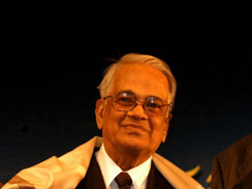 Madhav Vittal Kamath, popularly known as M V Kamath, veteran journalist and former chairman of Prasar Bharati, died of cardiac arrest at Kasturba Hospital here on Thursday. He was 93.  DH file photo