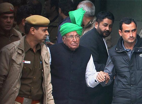 INLD chief and former Haryana Chief Minster Om Prakash Chautala today surrendered at Tihar jail a day after the Delhi High Court asked him to do so for misusing bail conditions by campaigning for assembly polls in the state. PTI file photo