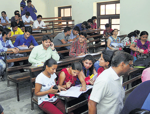 As many as 7,100 students registered for the Common&#8200;Admission Test (CAT) 2014 on Friday, which was the extra day given for the purpose. DH photo for representation only