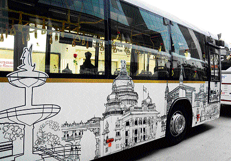In an effort to give a fillip to its recently started Hop-On Hop-Off buses, the BMTC is now planning to use them to ferry tourists staying in groups in hotels and students from various educational institutions going on excursions. DH photo