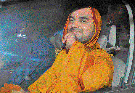 Raghaveshwara Bharathi leaves the CID office after his  interrogation in Bangalore on Tuesday. DH PHOTO