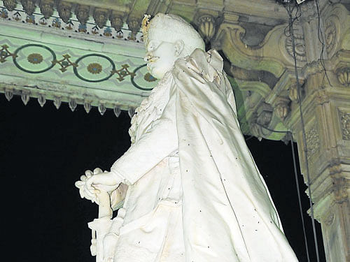 The statue of Chamarajendra Wadiyar X, which was damaged by miscreants, was repaired by Mysore City Corporation. Repair of the damaged portion, made of marble stone, cost MCC Rs 8,000, said MCC Commissioner C G Betsurmath. DH Photo