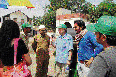Director John Upchurch on the set of 'Mango Dreams', a film depicting Indo-Pak relations with a human face. DH Photo