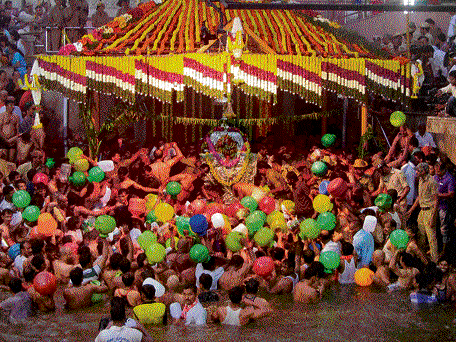 holy spring: Thousands of devotees witness Cauvery Theerthodbhava at Talacauvery in Kodagu district on Friday. DH Photo