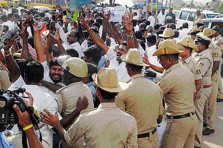 Policemen were deployed in large numbers to control the jubilant AIADMK supporters  outside the Central Prisons at Parappana Agrahara on Friday. DH PHOTO